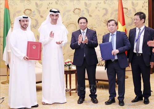 Thủ tướng Phạm Minh Chính tiếp Quốc vụ khanh phụ trách Bộ Kinh tế UAE